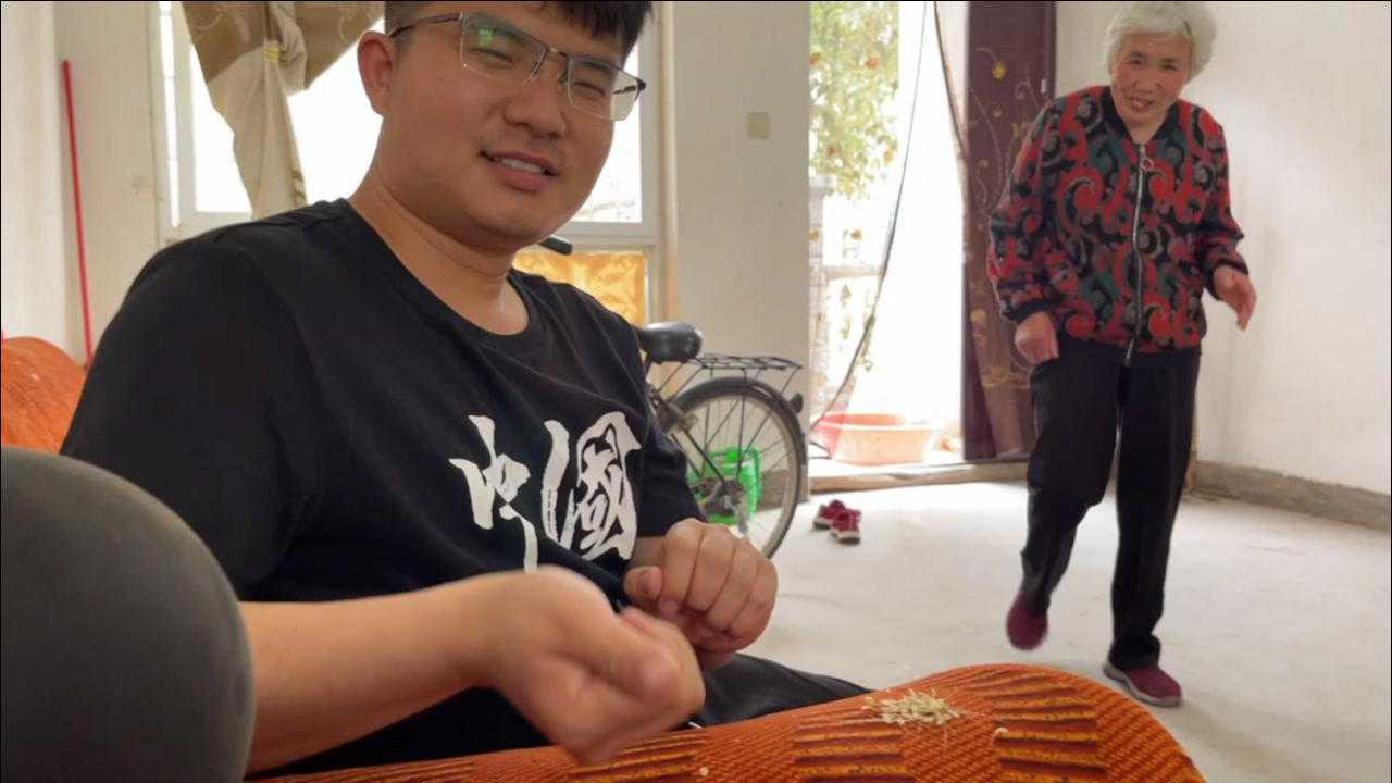 萌萌和张龙商量在村里在买一套房子,张龙怎么说?_腾讯视频