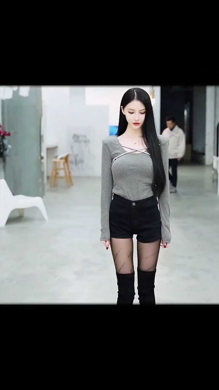 这就是男孩子梦寐以求的黑丝女王吗？#美女热舞_腾讯视频