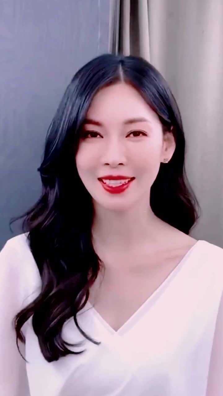 这就是演员的塑造力吗,顶楼疯批美人千老师,私下却是如此温婉_腾讯视