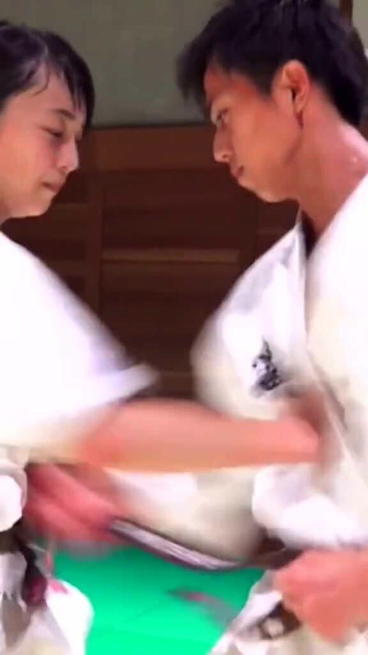 腹部抗击打训练，表妹这样练，不知道第二天会不会窜稀_高清