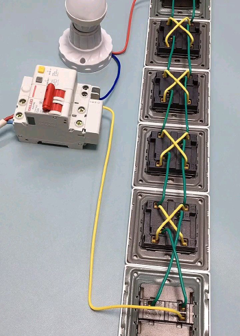 老电工教你一灯多控的接线方法教程by电工涛哥