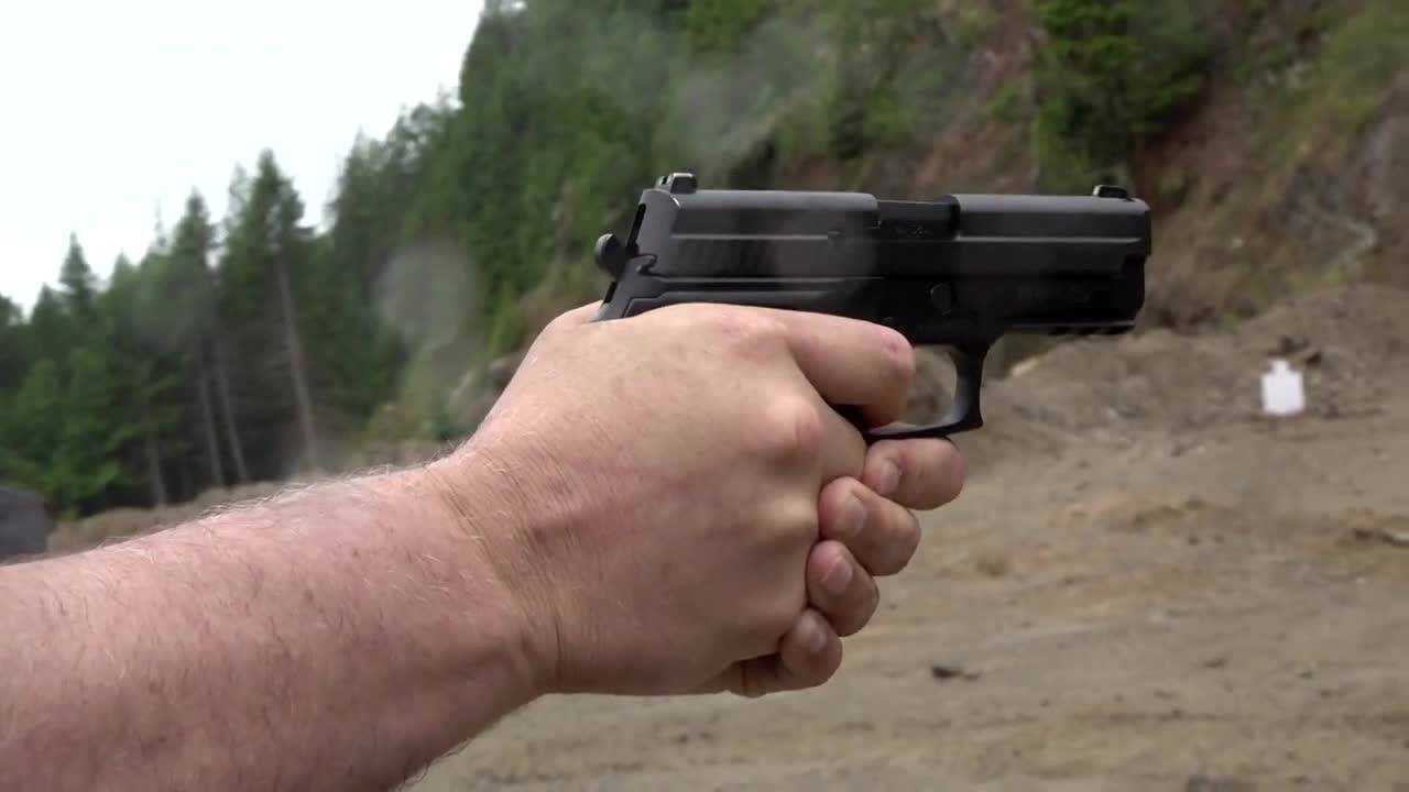 西格绍尔P229手枪,户外打靶测试,性能可靠 很受老外青睐_腾讯视频