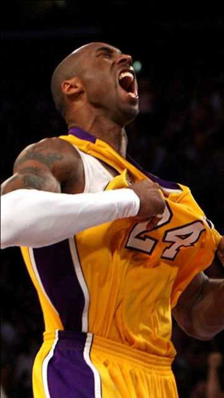 不愧是黑曼巴! 挨着篮筐封盖 敌人直呼麻了麻了