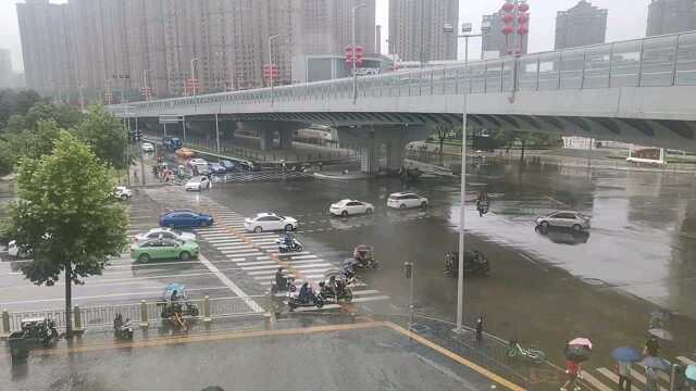 下雨降烈暑,清爽冰凉意,感觉棒棒的