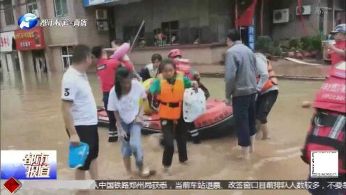 郑州暴雨重灾区：巩义米河镇，神鹰救援队展开救援！