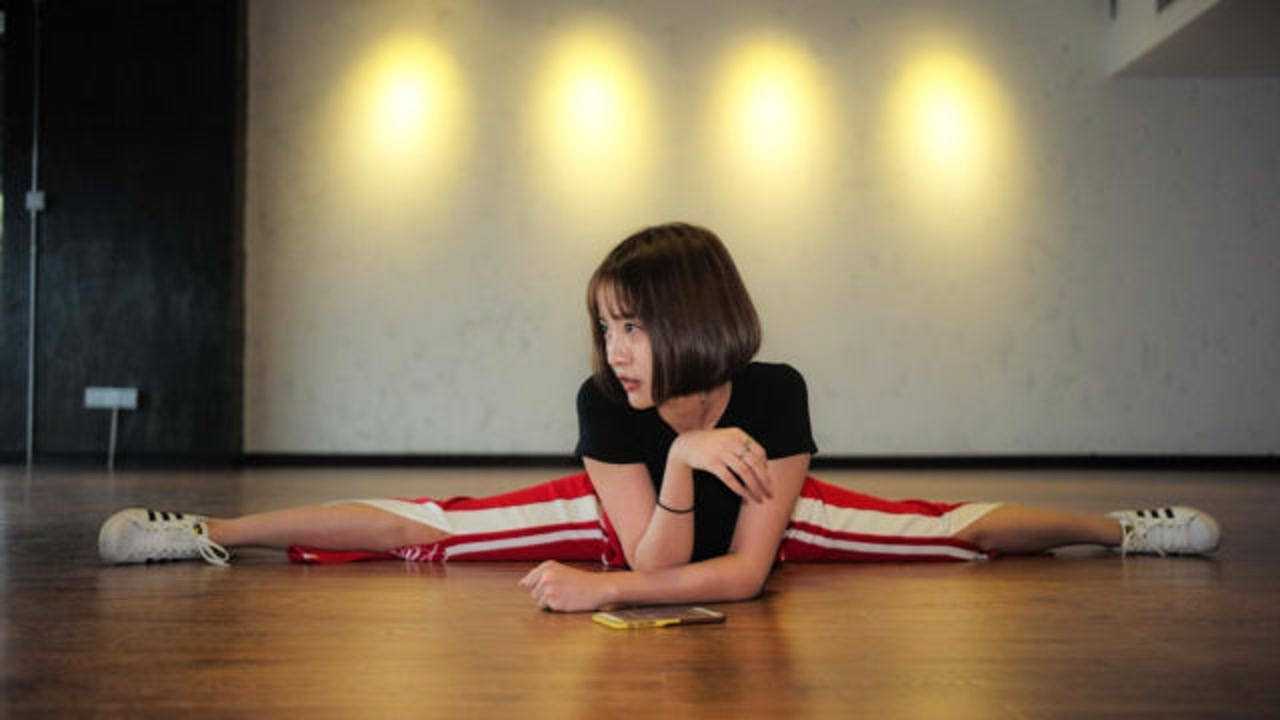 抖音性感美女跳舞全集看了视频你还hou得住吗