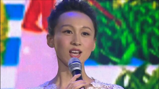 练束梅演唱老歌《我不想说》,人美歌声甜,丝毫不输原唱