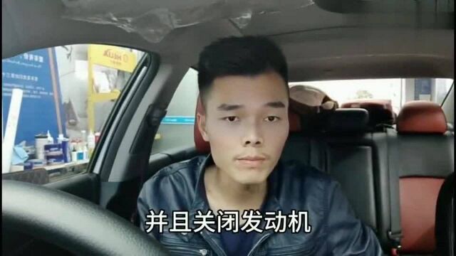 汽车水温指示灯亮起来,为何又自动熄灭了?错误操作会报废发动机