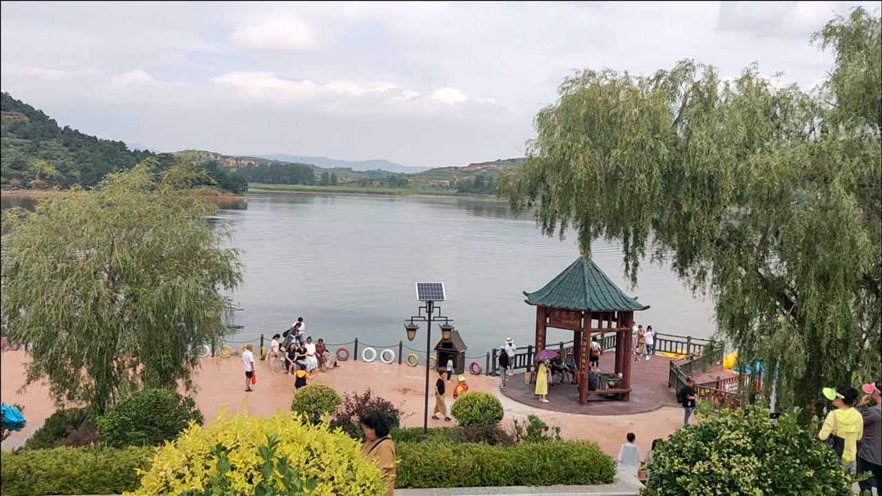 游览避暑好去处龙栖湖度假村