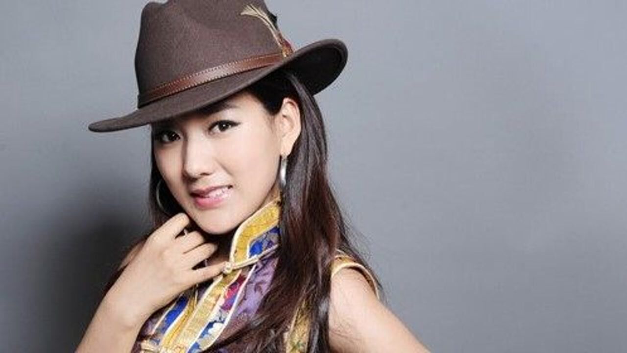 藏族十大美女歌手之一的泽旺拉姆演唱《布达拉宫》,如天籁之音,空灵