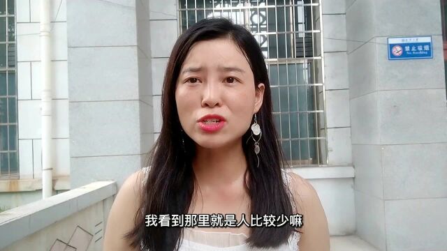 大龄女山上游玩,遇到半男半女没穿衣服的双性人,太吓人了!