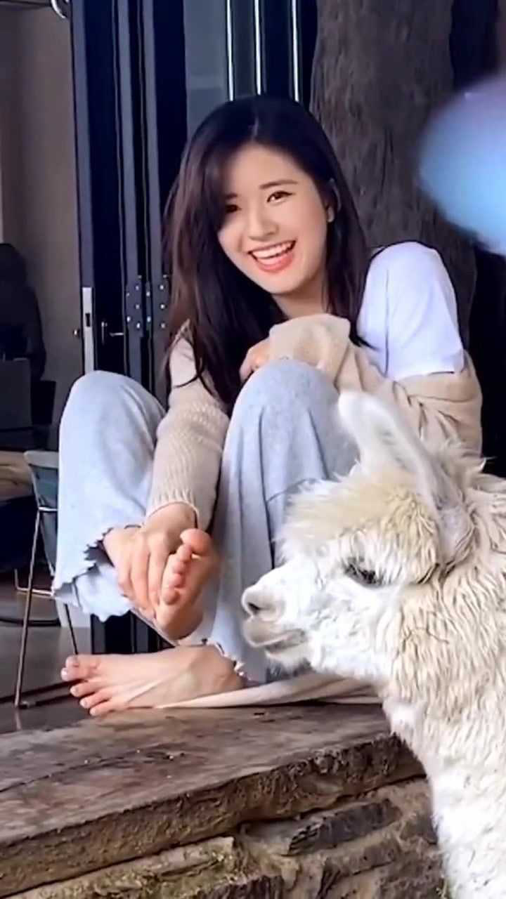 赵露思甜甜的秘密用自己的脚丫子让绵阳闻这种味道肯定很上头