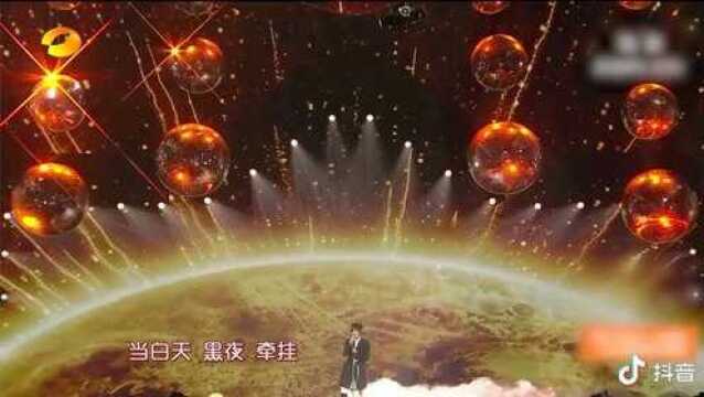 #对杨洋每日一表白# 音乐:杨洋深情演唱《爱的力量》,男性荷尔蒙迷倒众人,绝了