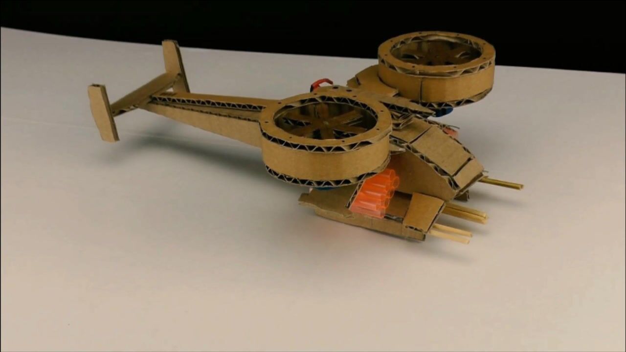 手工自制纸板阿凡达直升机模型,能飞起来就更完美了