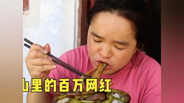 苗阿朵生活在大山里的80后,怎么逆袭成为斩获200万粉丝的网红的