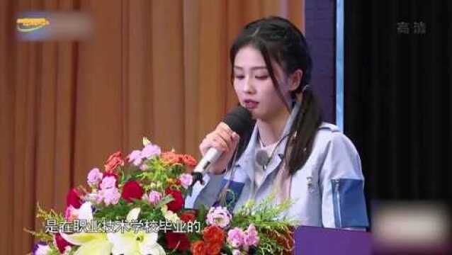 白鹿坦言自己大专毕业,开挖掘机比男生强!白鹿私下有多认真