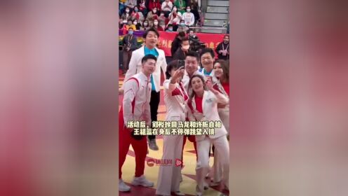 香港演员王祖蓝、“Do姐”郑裕玲晒与内地奥运健儿合影并留言：“太开心了”“我们的骄傲！”