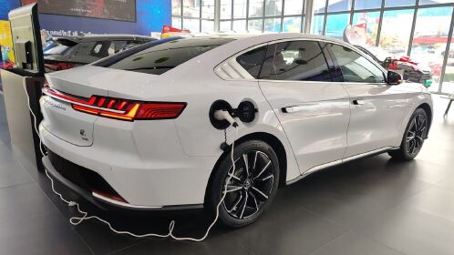 2022款比亞迪漢閃亮登場!全新內飾 中國結尾燈,油耗低至1.4l