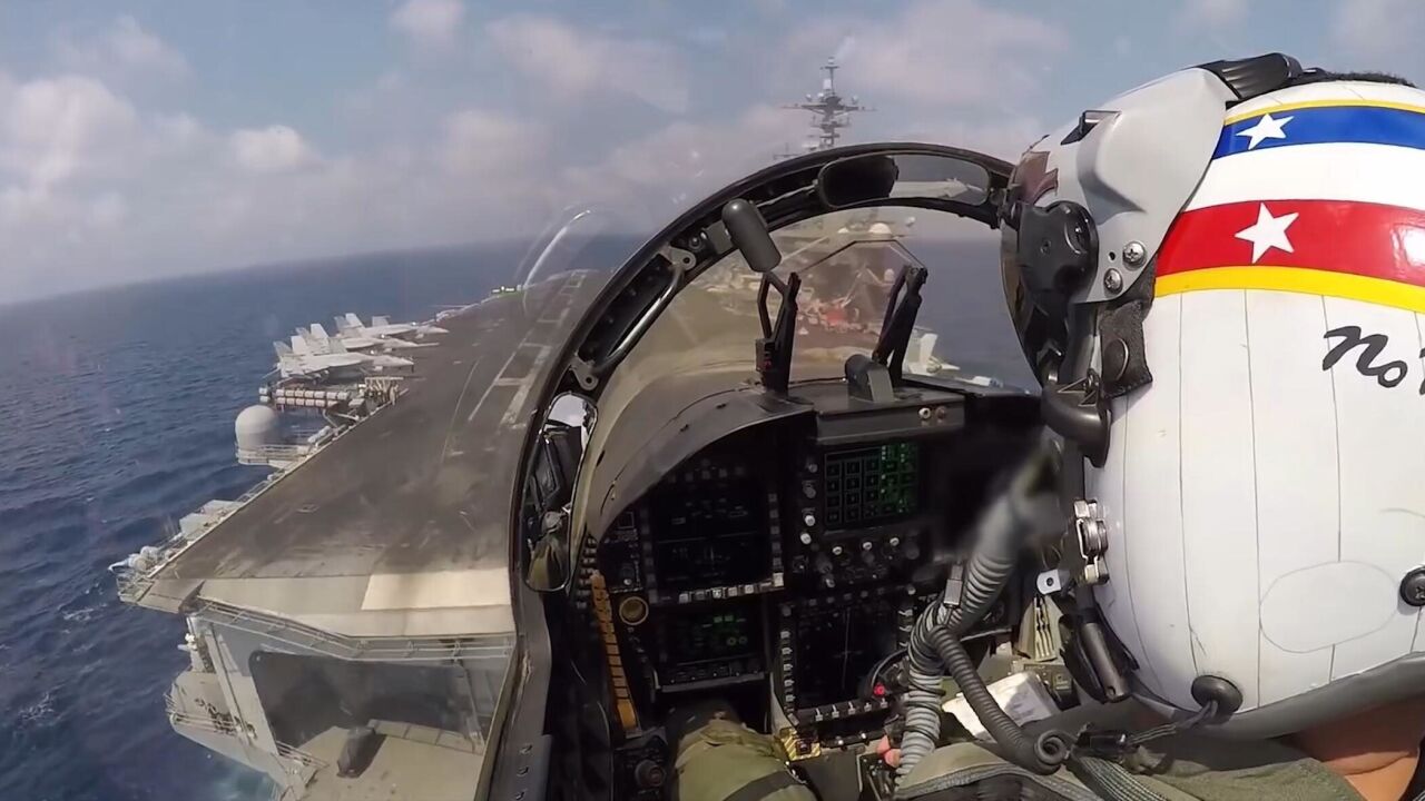 座舱视角看舰载机着舰:飞行员一顿"微操",真是个技术活