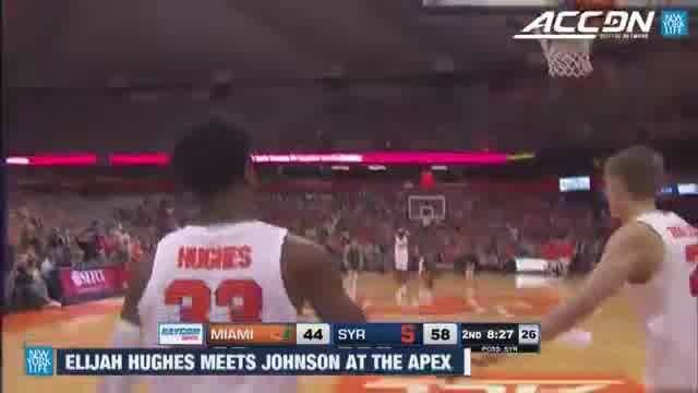 Syracuse的Elijah Hughes Stuffs Johnson在The Apex