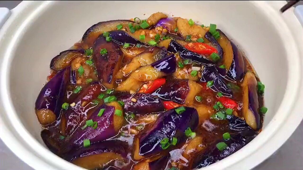 超简单又好吃的红烧茄子煲,老公吃了三碗米饭,现在感觉做菜也很简单!