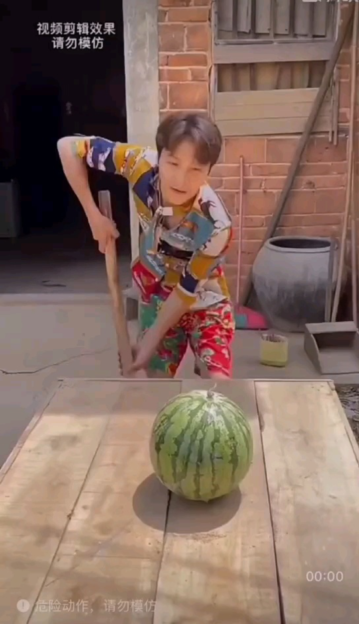 创作灵感搞笑视频1秒笑到肚子疼专治各种不开心.干啥啥不行，挨揍第一名%农村搞笑段子%爆笑视频%搞笑幽默%搞笑父子_腾讯视频