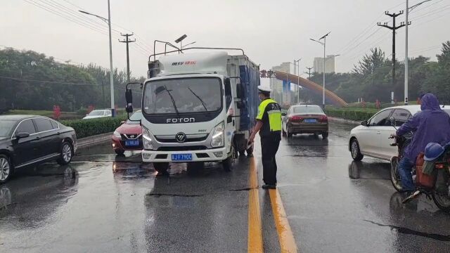 肃宁暴雨来袭,消防紧急救援!2小时救出8名被困群众!