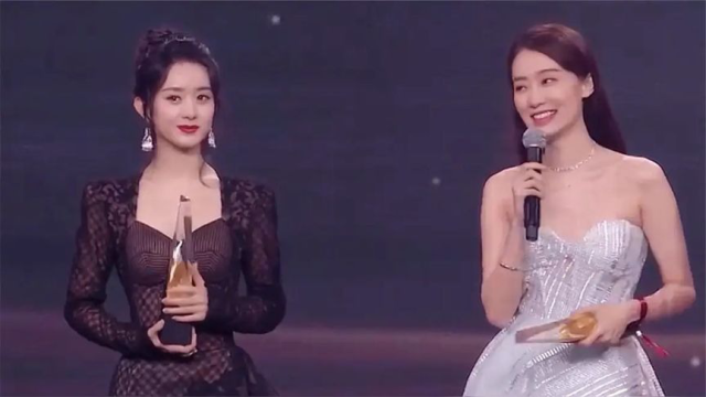 赵丽颖晚会上台颁奖主动让c位给张小斐小细节决定人品