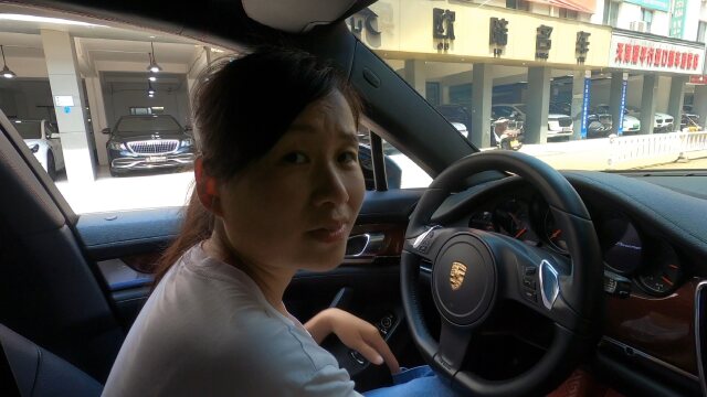 林林的人生高光时刻坐上了保时捷帕拉梅拉,祝粉丝生活越来越好!