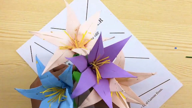这么漂亮的六瓣百合花折纸还可以放在书桌上当摆件赶快学起来吧