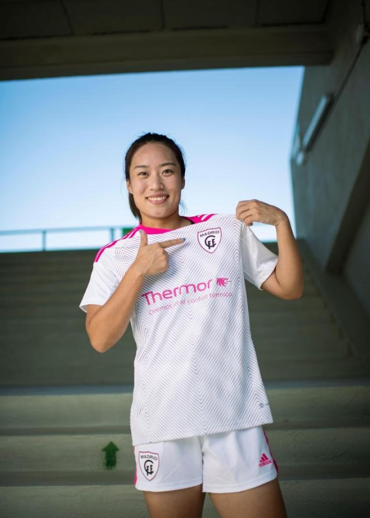 湖南师范大学唐佳丽成征战女足西甲首位中国球员