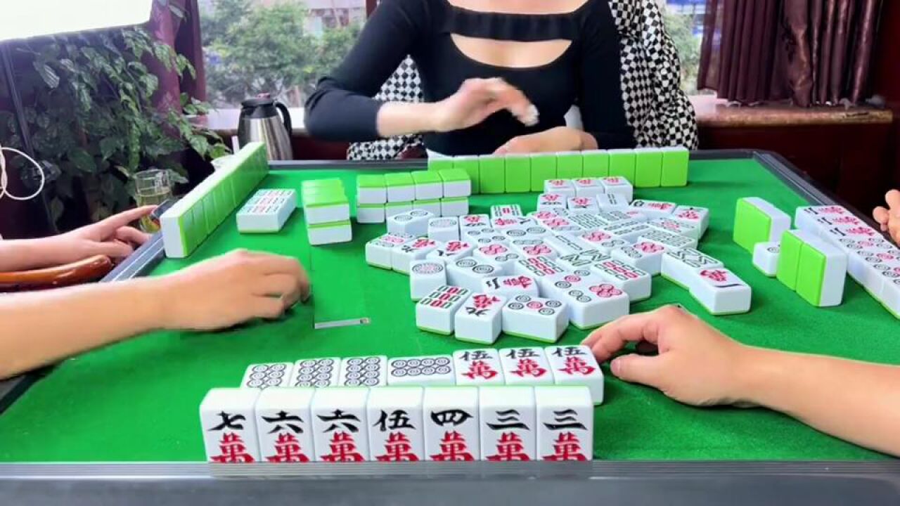 四川麻将：杠起三万成对还不错，成功打缺现在考虑的是怎么下叫！_高清1080P在线观看平台_腾讯视频