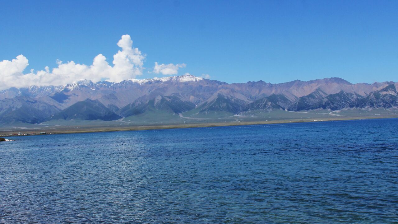 新疆赛里木湖,一个美丽的湖泊_高清