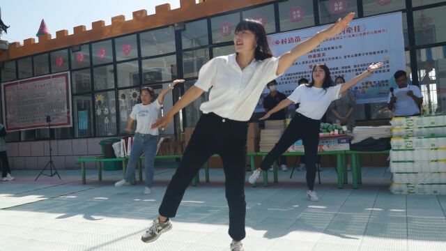 新乡西娄庄村小花朵幼儿园我永远的牵挂幼儿舞蹈教学表演