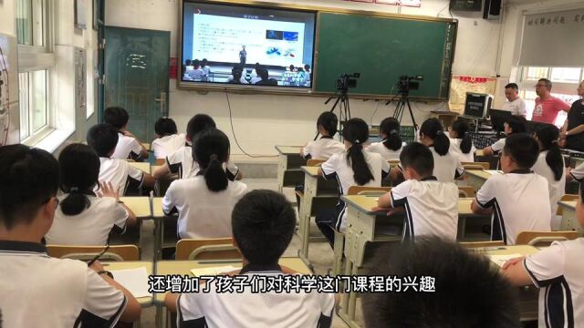 “百名科学家进中小学课堂”第二讲走进东源镇初级中学啦!同学们对话量子物理学家潘院士?