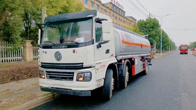 陕汽轩德三桥油罐车