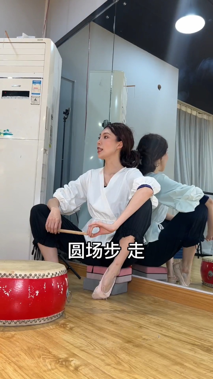 反复练习的每一个动作都变成了你在舞台上闪闪发光的模样，越努力越幸运_高清