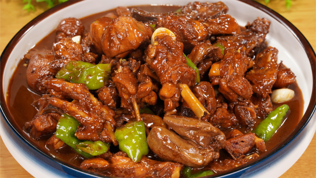 全国炒鸡看山东,山东炒鸡看临沂,大厨教你"临沂炒鸡"正确做法