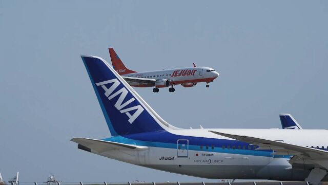 完美降落在东京羽田国际机场的济州航空波音737