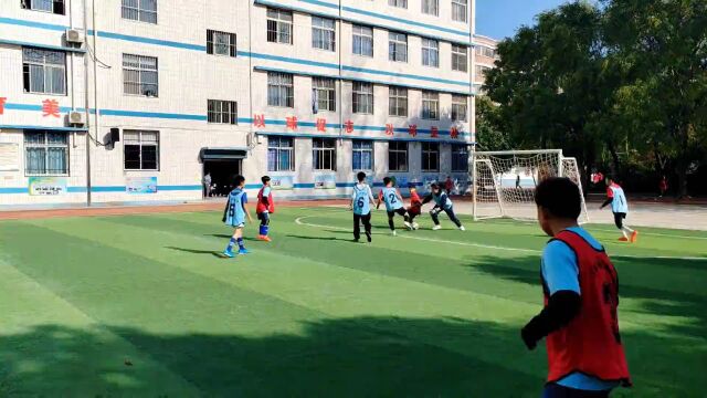 用足球传递精彩 一起为梦想加油——湛河区沁园小学举办第十四届“校长杯”班级足球联赛