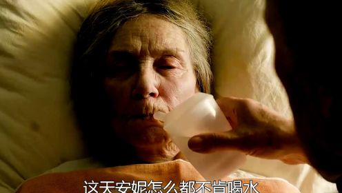 老人为了妻子免受病痛的折磨，亲手用枕头捂死了她。