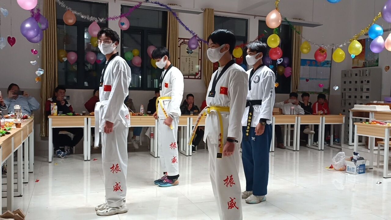 昭平职中青少年跆拳道