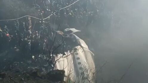 载有72人客机坠毁起火 尼泊尔总理前往加德满都机场了解详情