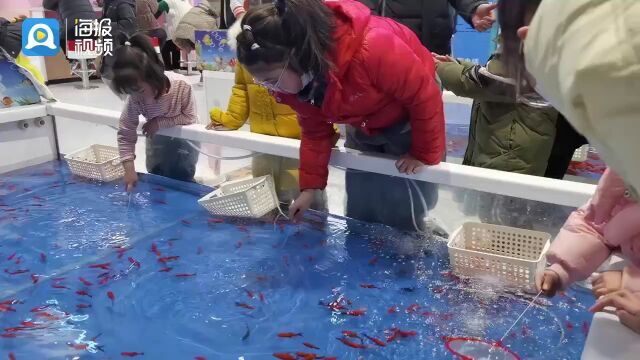 家乡的年味丨过大年“边逛边玩” 德州商场里春节氛围满满