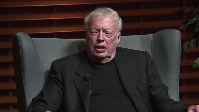 Phil Knight,MBA '62,耐克联合创始人兼名誉主席字幕