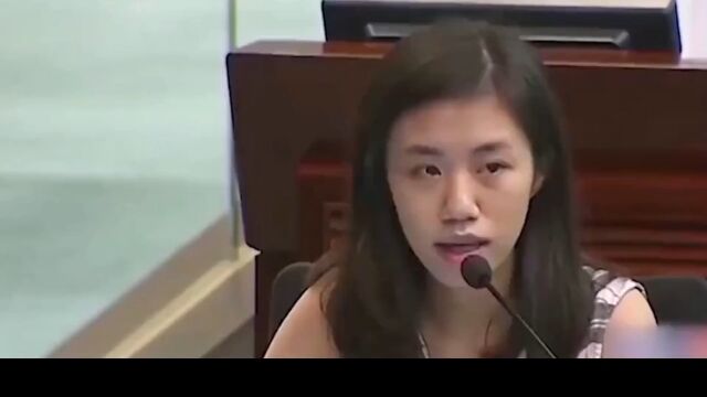 香港女大学生张倩盈,狂言听到国歌就想吐,女官员:滚出中国!