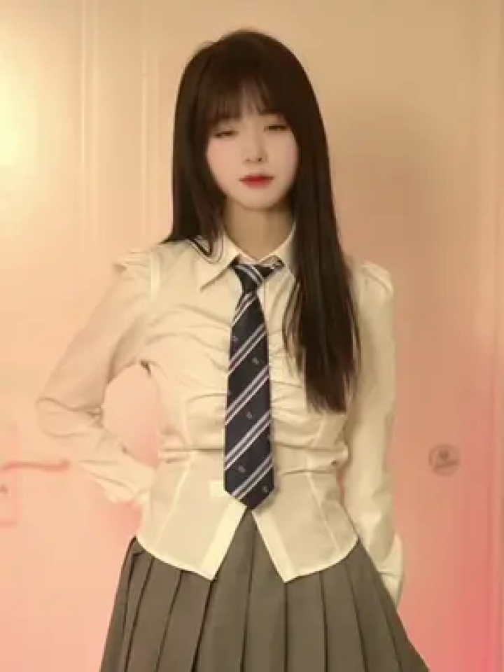 咖啡不用冲 迟早会成功#腼腆害羞内向社恐文静小女生 #擦边 #jk制服