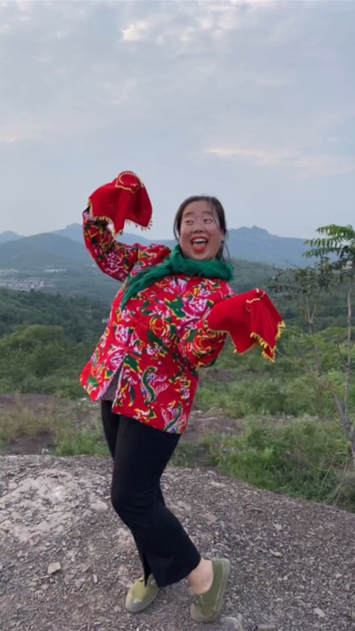 东北的老妹儿 呀火辣辣 刀子嘴豆腐心 眼里不容沙 #东北老妹儿.