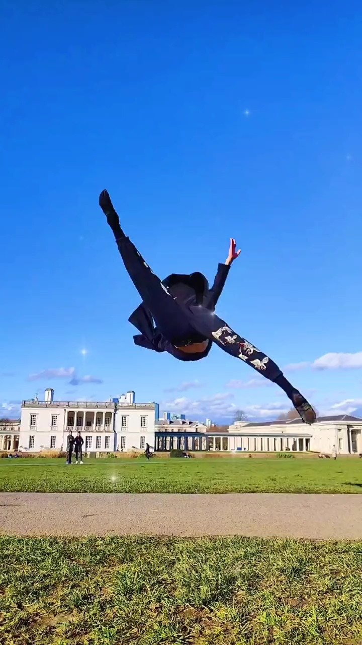 云门大卷像不像空中蝎子腿?#古典舞#来跳舞#蝎子腿挑战