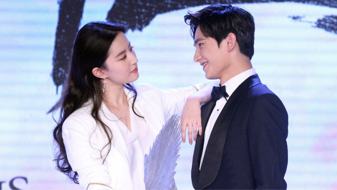 刘亦菲看到杨洋一脸惊喜!挥手拥抱互动好自然,梦回《三生三世》